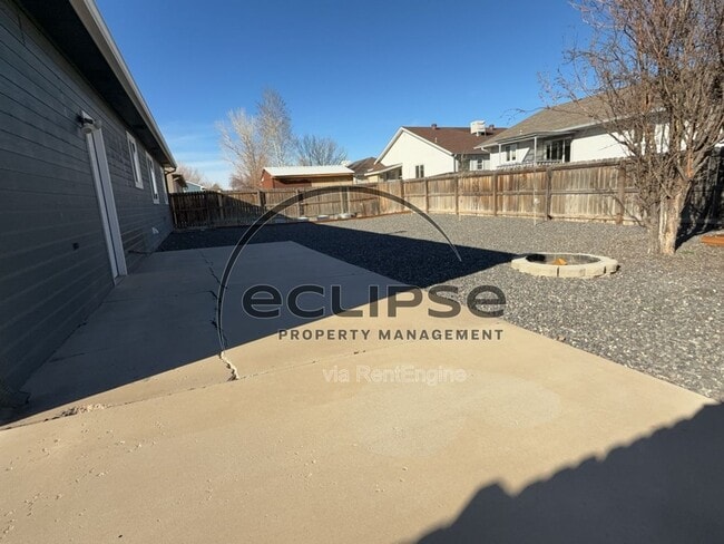 Building Photo - 464 Tara Dr
