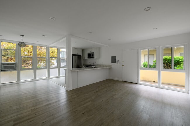 Building Photo - 337 Rexford Dr