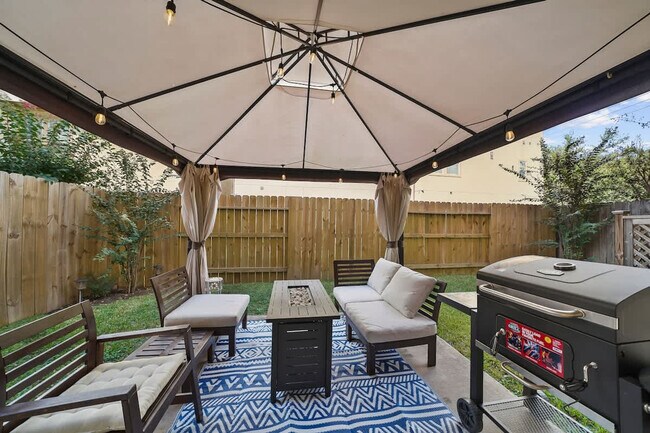 Building Photo - 10605 Enclave Springs Ct