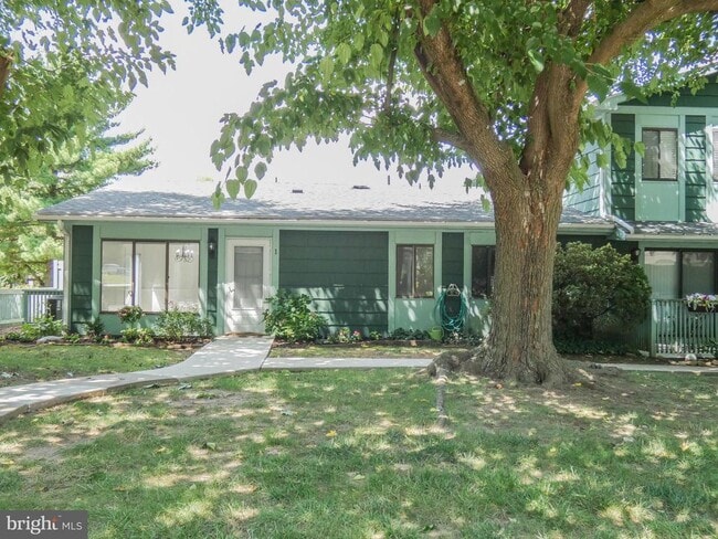 Building Photo - 1 Maplewood Ct