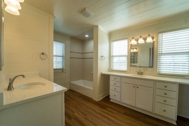 Building Photo - Historic Farmhouse set on 1.2 Acres!