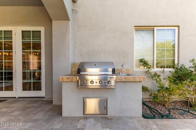 Building Photo - 2013 E Mallory St