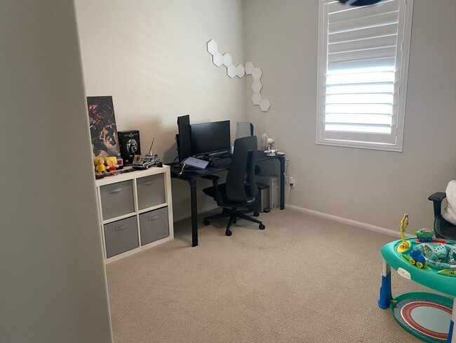 Building Photo - 40578 Birchfield Dr