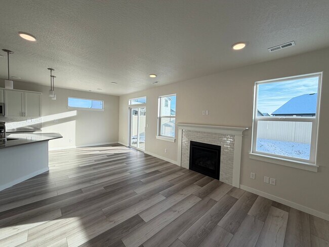 Building Photo - Brand New Hayden Home