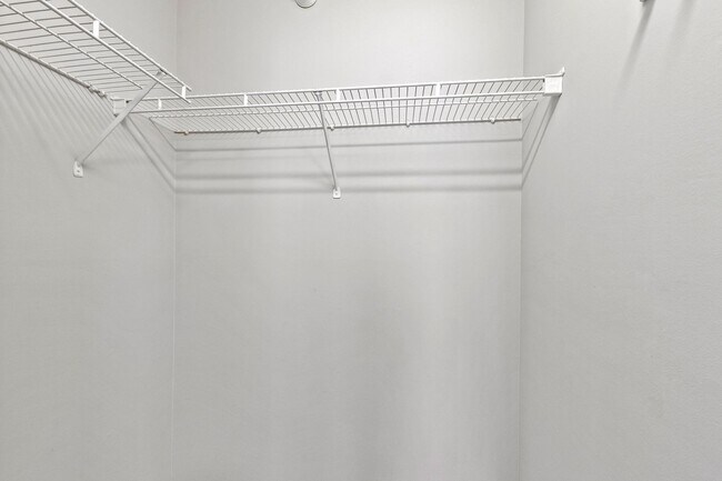 Building Photo - University Woods Retreat: 4 BR/4 Bath minutes to NCSU!