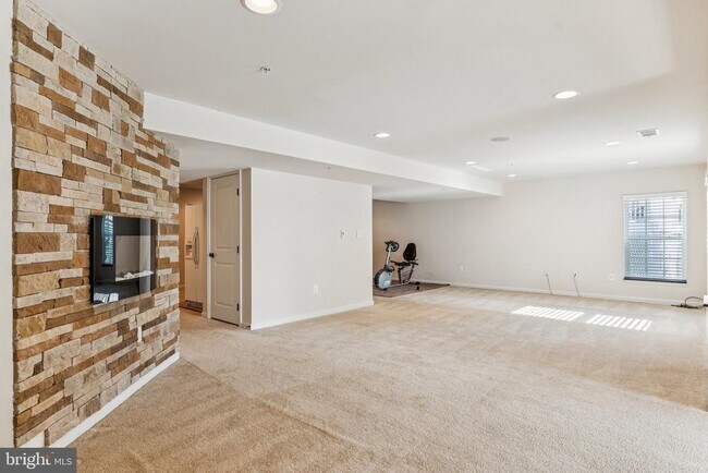 Building Photo - 15205 Orchard Farm Pl