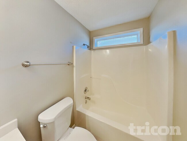 Building Photo - 1029 Chesire Way