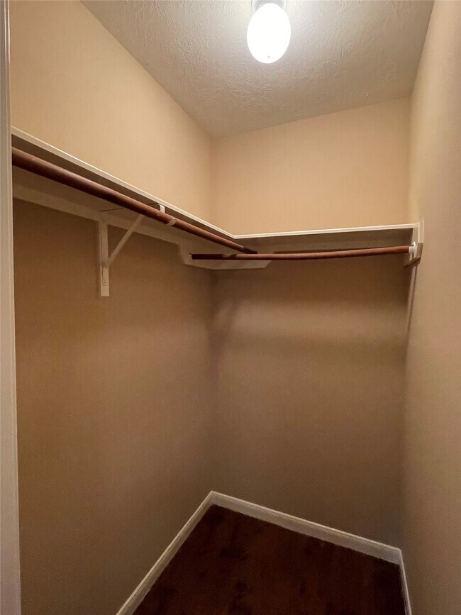 Building Photo - 14223 Bishop Bend Ln