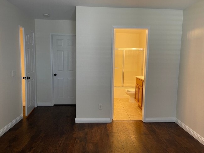 Building Photo - Cozy Town Home For Rent