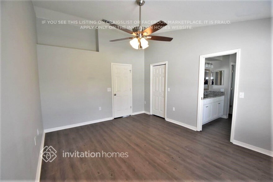 Building Photo - 10623 Foxcrest Way