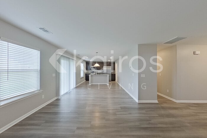 Building Photo - 105 Colonial Wy