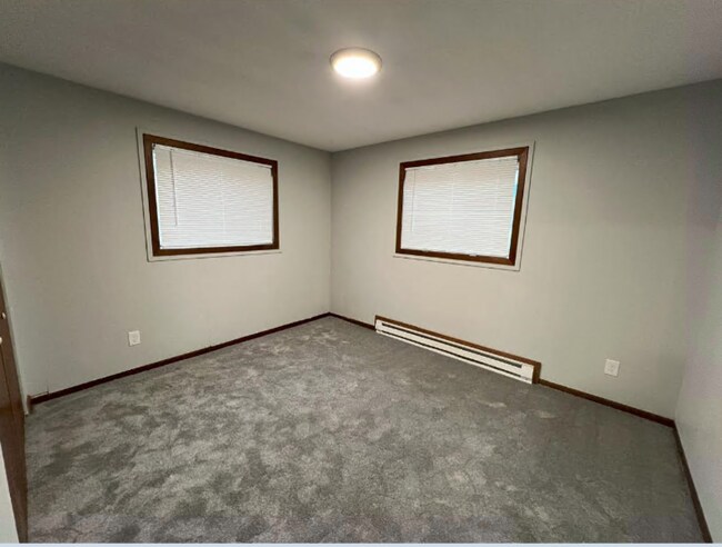 Building Photo - 2 S Wickham Ct