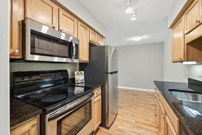 Building Photo - 2727 W 43rd St
