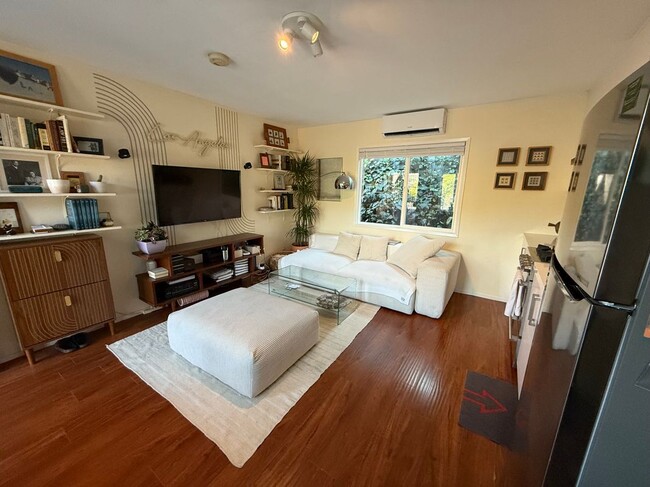 Building Photo - 2223 1/2 Oak Glen Place