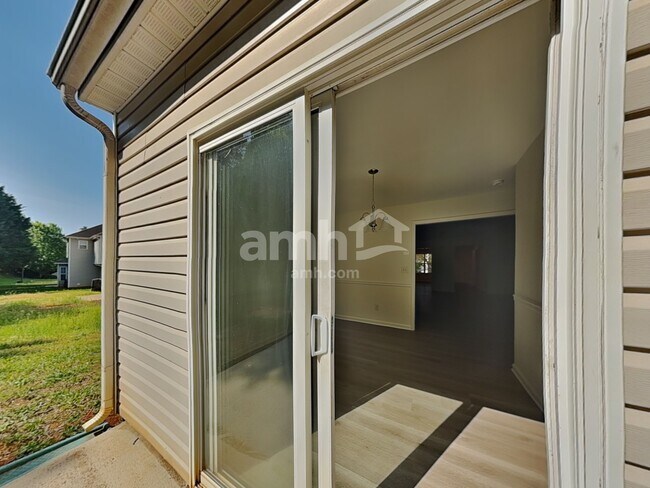 Building Photo - 8730 Royal Bluff Dr