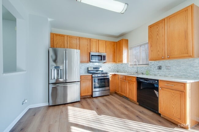 Building Photo - 27 Monarch Dr