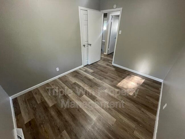 Building Photo - 11930 N Ranch Dr