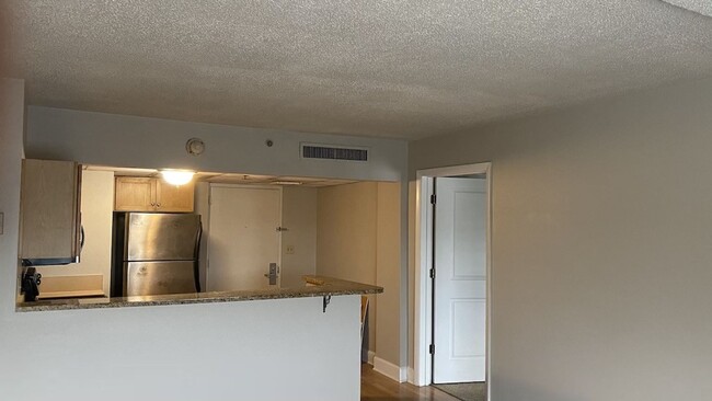 Building Photo - 1/1 Condo at the Metropolitan Downtown Orl...