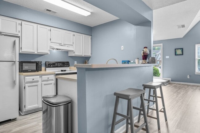 Building Photo - Modern Comfort in the Heart of Chesapeake ...