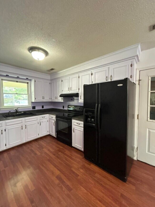 Building Photo - 1310 Crowndale Dr
