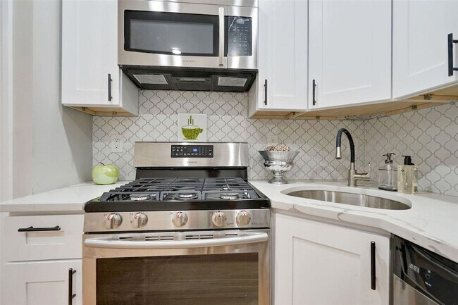 Building Photo - 346 Communipaw Ave