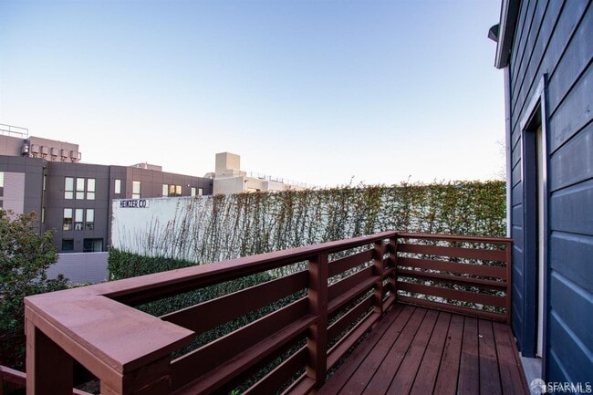 Building Photo - 923 Treat Ave