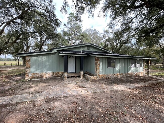Primary Photo - 3 Bed 2 Bath Thonotosassa