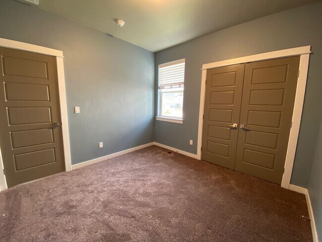 Building Photo - Lovely Single Level 3 Bed 2 Bath Home in M...