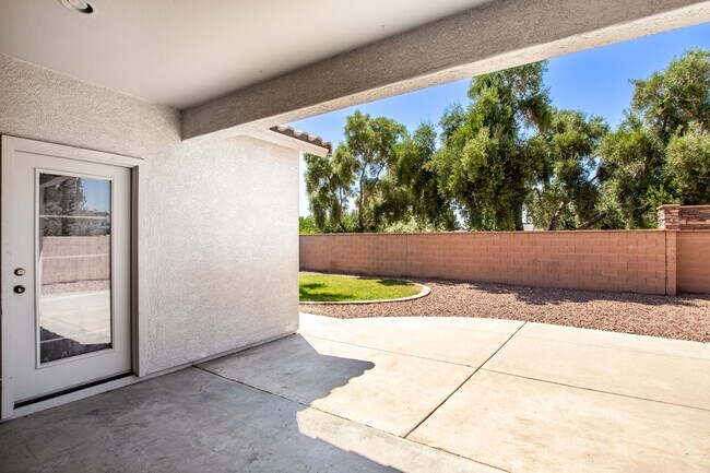 Building Photo - Must See 4 Bedroom Home near San Tan Mall