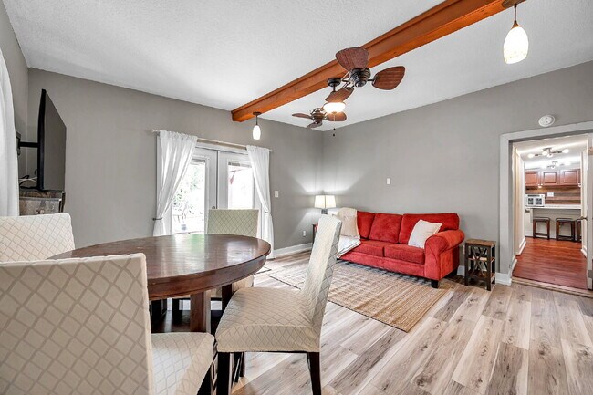 Building Photo - Fully Furnished Pool Home | Flexible Lease...