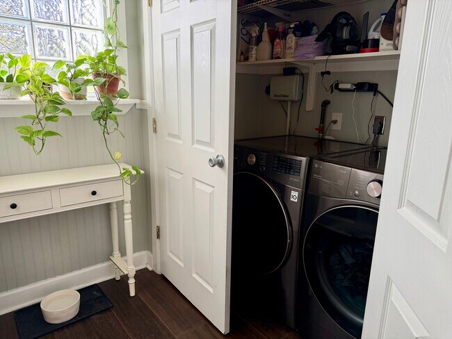 Building Photo - 2201 E 20th St