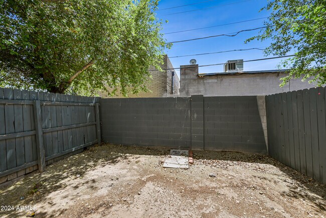 Building Photo - 5010 N 22nd Ave
