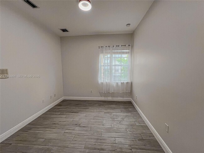 Building Photo - 3850 NE 168th St