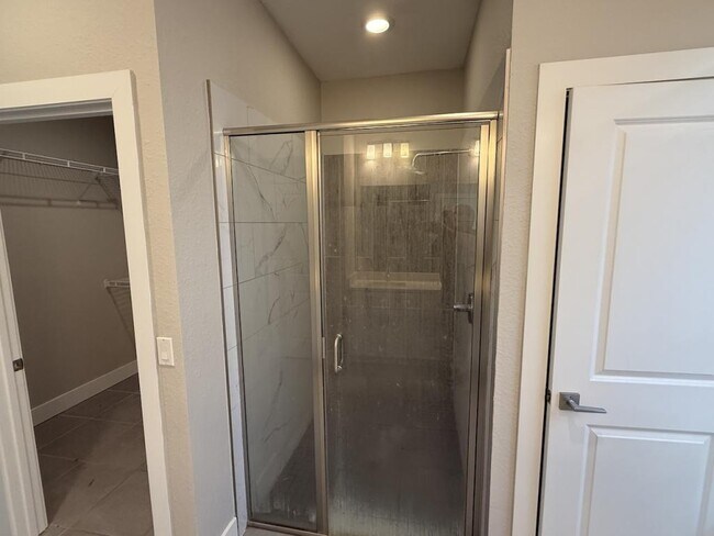 Building Photo - 105 Zinnia Ln