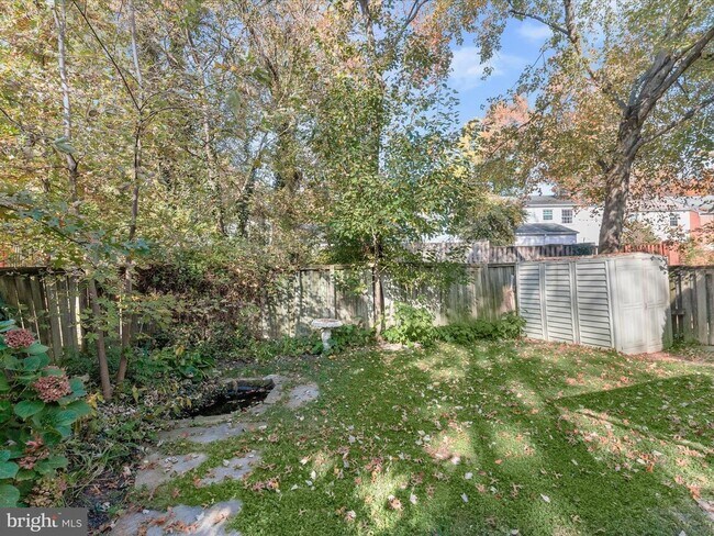 Building Photo - Home with Private Garden Oasis