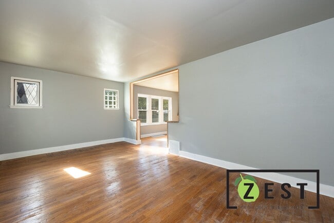 Building Photo - 5235 Haverhill St