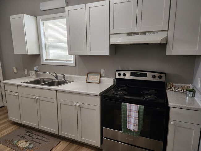 Building Photo - Downtown Wilmington Home, 3 Bedrooms | 1 Bathroom, $1,750/month | Move-in Ready