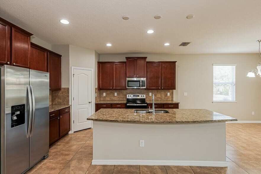 Building Photo - 402 Blakely Ct