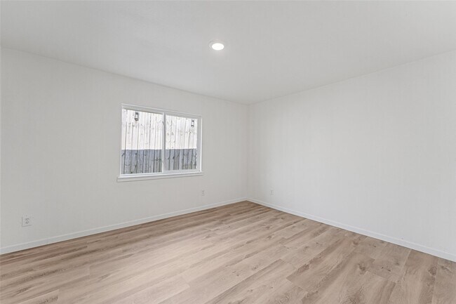 Building Photo - 5010 W 43rd St