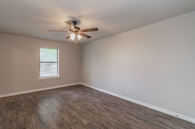 Building Photo - COMING SOON! UPDATED 3 BEDROOM IN ALEDO