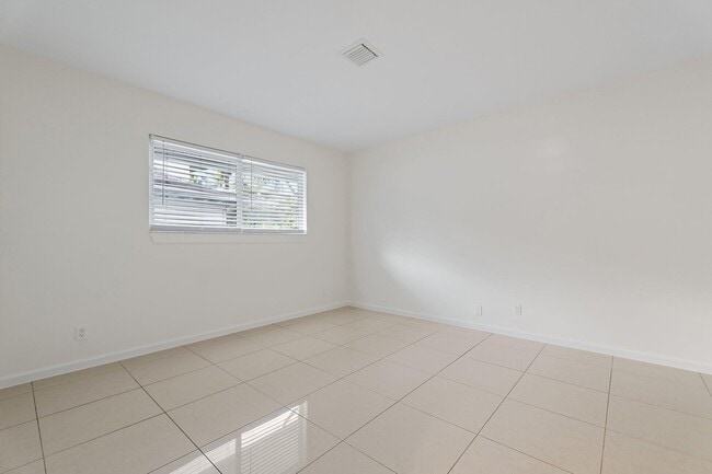 Building Photo - 18799 Rio Vista Dr