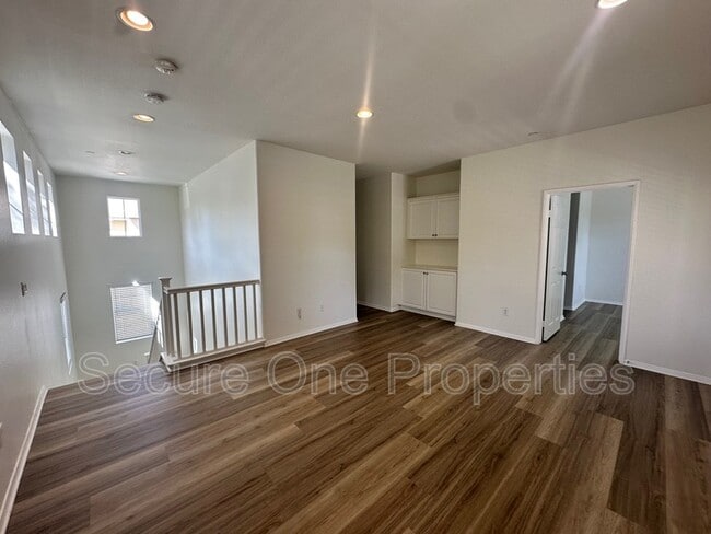 Building Photo - 3003 Shenandoah Dr