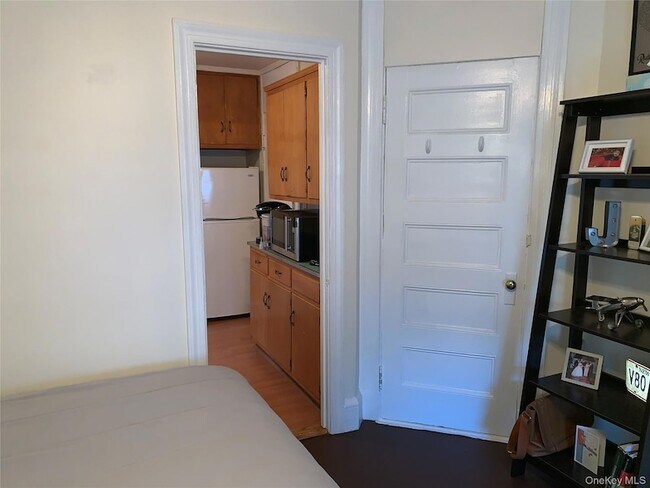 Building Photo - 253 Sea Cliff Ave
