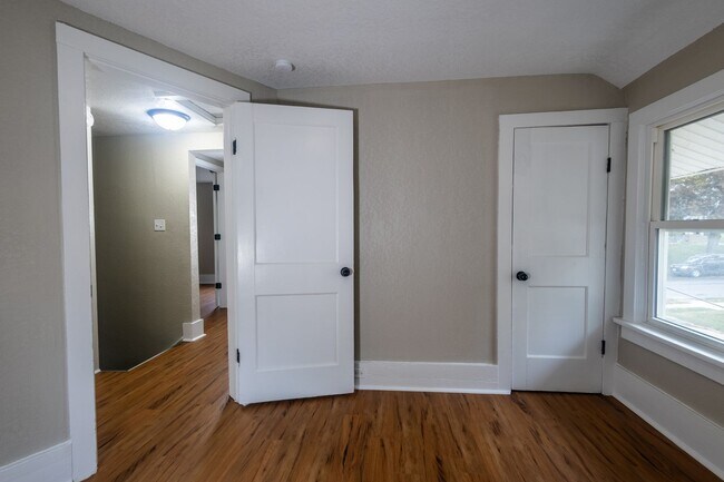 Building Photo - A Great 4BD/1.5BA Single Family Home That Has Been Recently Renovated