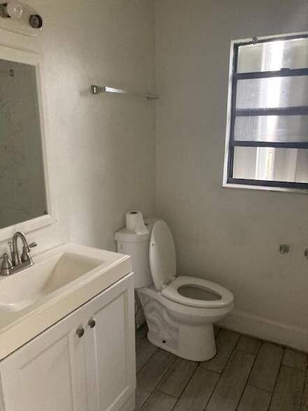 Building Photo - 1565 W 36th St