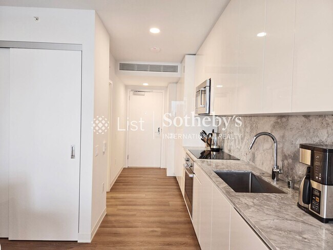 Building Photo - Aalii #1609 | Honolulu, HI