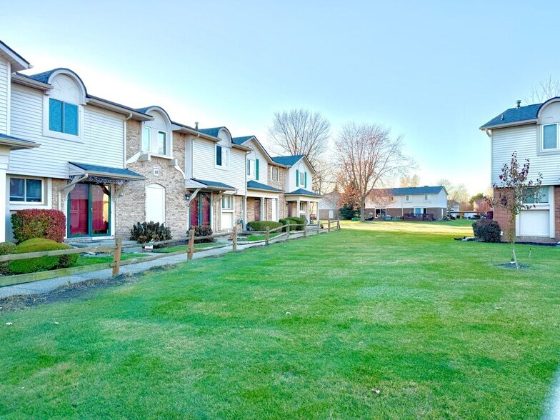 Building Photo - 44563 Savery Dr