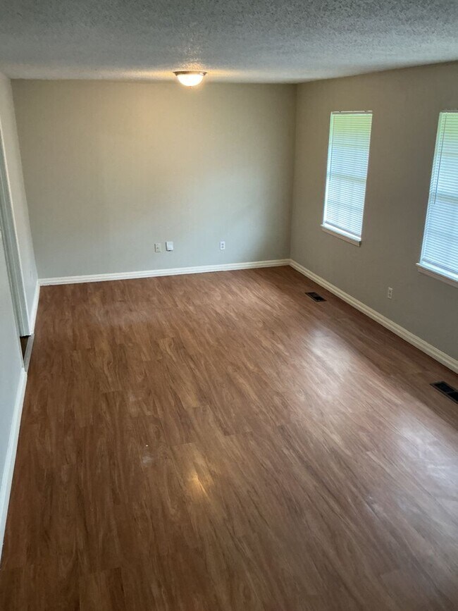 Building Photo - NOW AVAILABLE!  COME SEE ME!! CLAIM ME FIR...