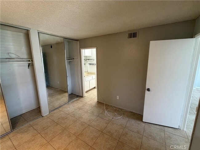 Building Photo - 3732 Oak Creek Dr