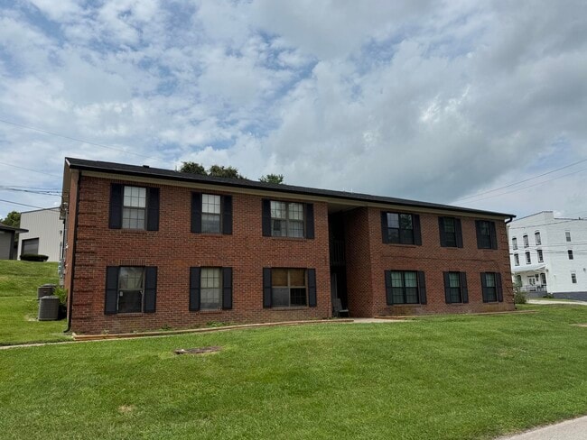 Building Photo - 121 N Brand St